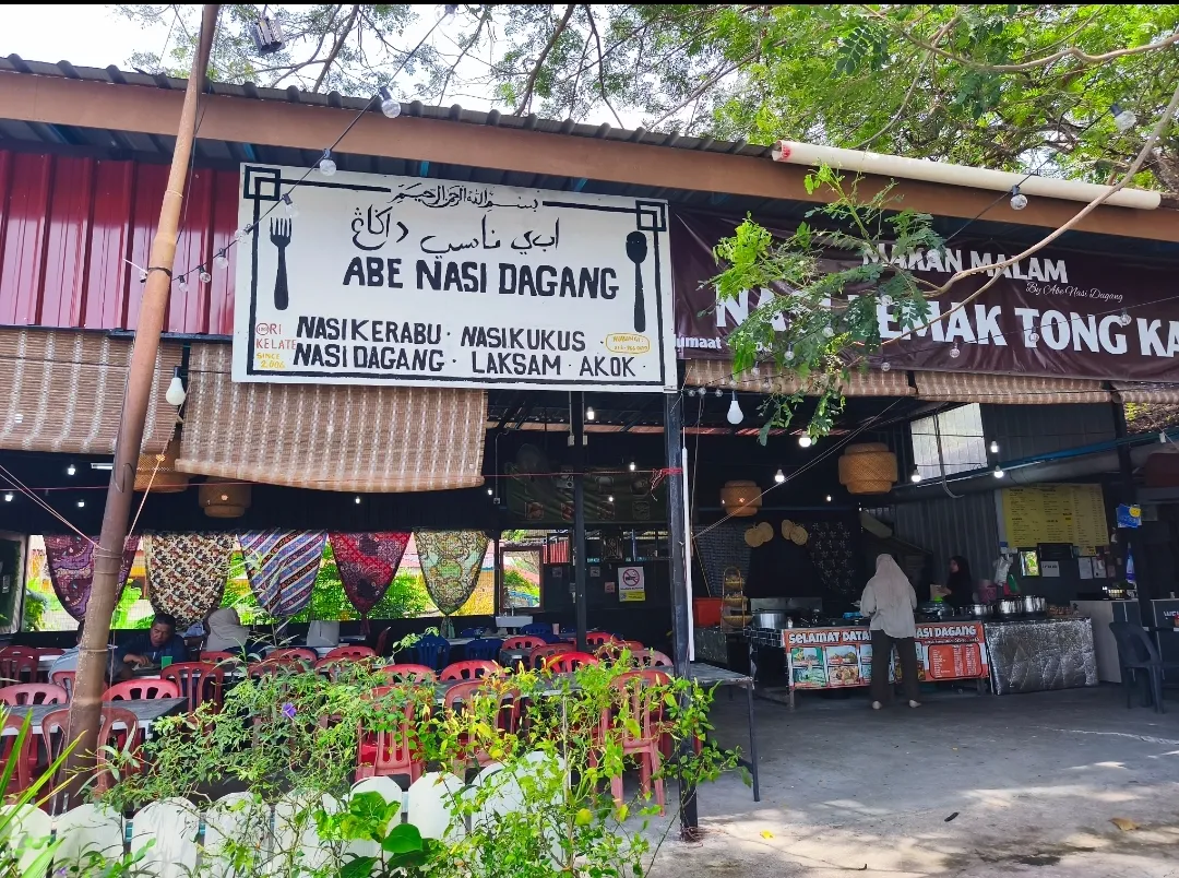 Nasi dagang plate served at Abe Nasi Dagang Padang Matsirat