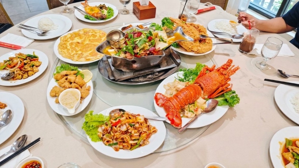 Lazy-susan seafood spread with lobster, squid and hot-pot fish at Orkid Ria